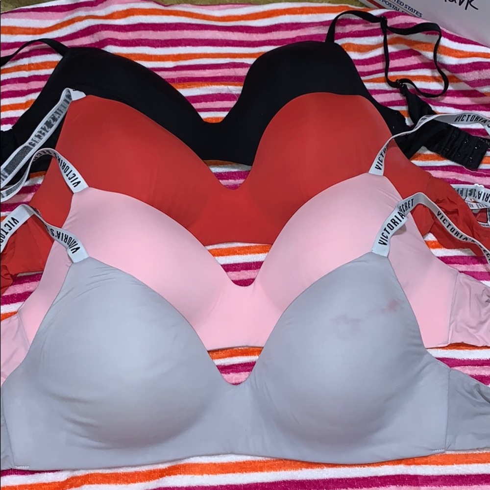 Victoria Secret Lightly lined wireless tshirt bra